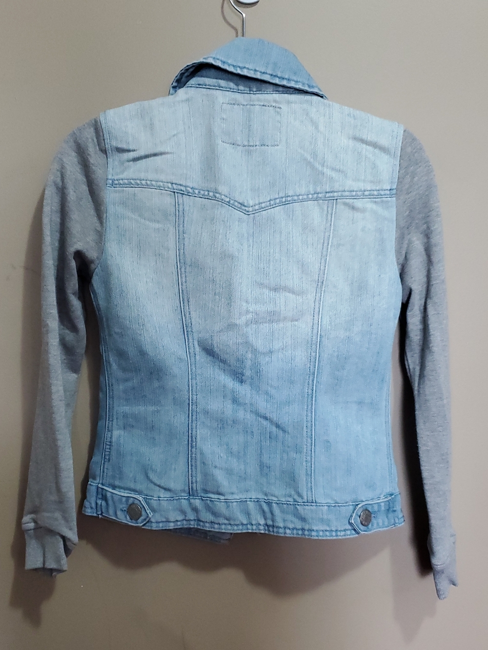 Guess Light Blue Denim Jacket with Gray Fleece Sleeves Size Xs - Picture 5 of 6